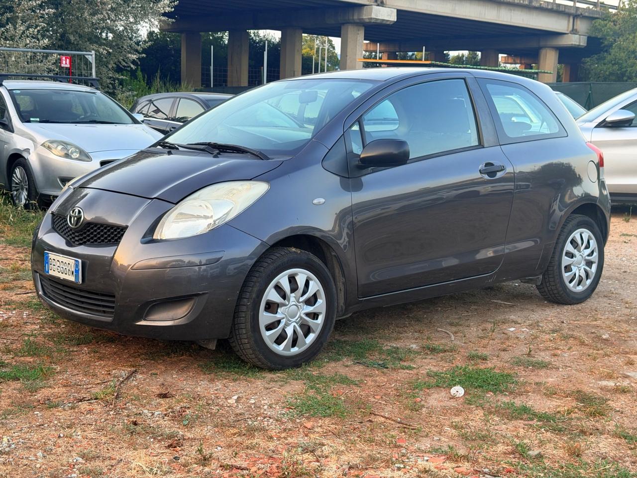 Toyota Yaris 1.0 benzina 3 porte Luxury pack 69cv 2009