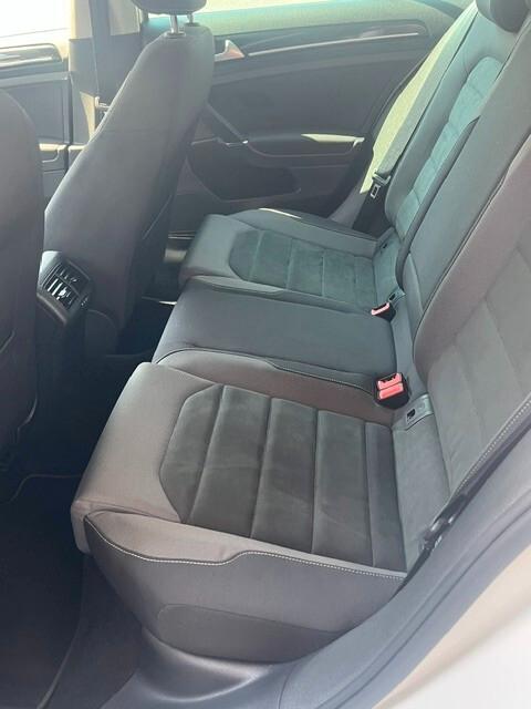 VOLKSWAGEN GOLF VII TGI METANO 130CV EXECUTIVE DSG NAVI ALCANTARA SENSORI DI PARCHEGGIO ANTERIORI POSTERIORI CERCHI IN LEGA OK NEOPATENTATI - CON € 25 percorrenza KM 460 - GARANZIA 12 MESI -