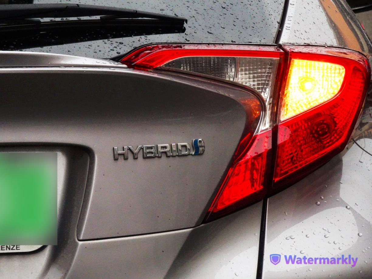 Toyota C-HR 1.8 Hybrid E-CVT Business