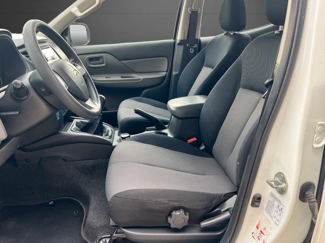 Mitsubishi L200 Double Cab D.cab 2.4d Invite 2wd 154cv N1