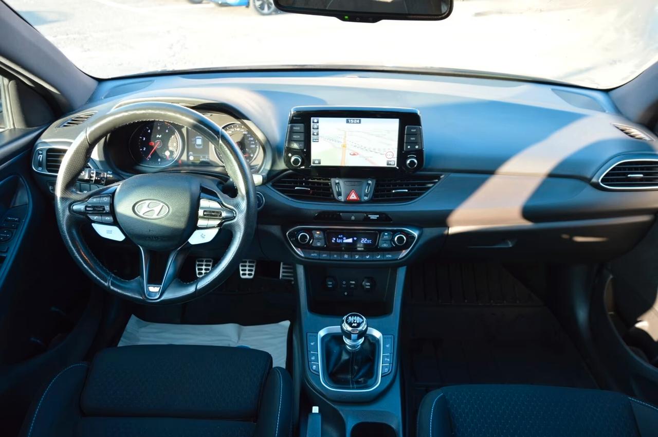 Hyundai i30 PERFORMANCE 19" APPLE CAR PLAY SENS PARK RETROCAMERA KEYLESS ACCESS VOLANTE RISCALDATO