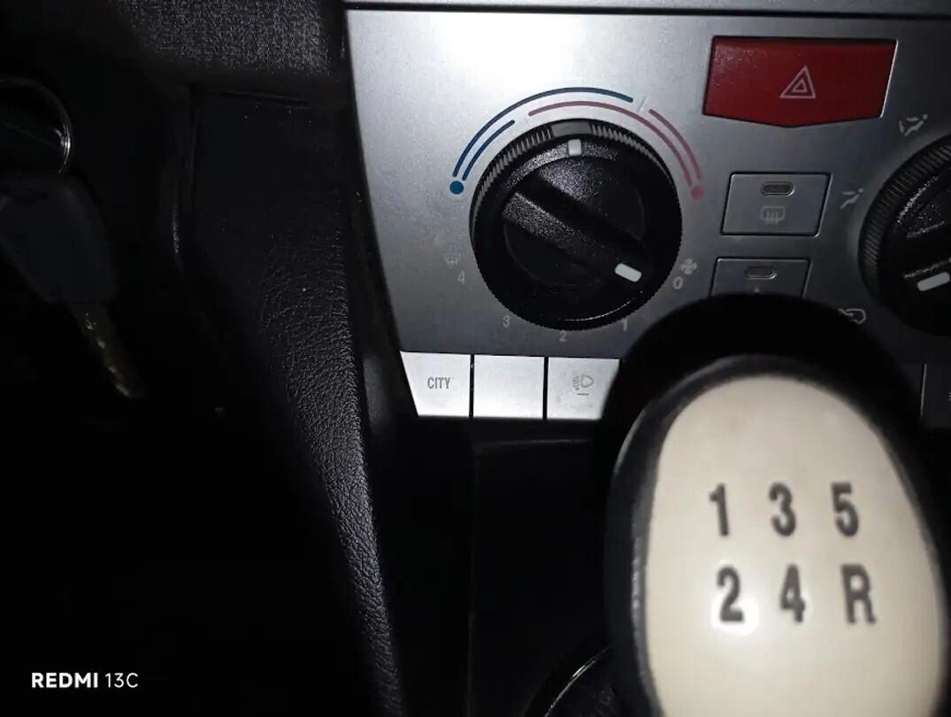 LANCIA YPSILON DEL 2009 110.000 KM