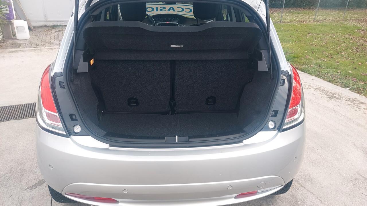 Lancia Ypsilon 1.0 FireFly 5 porte S&S Hybrid Ecochic Gold