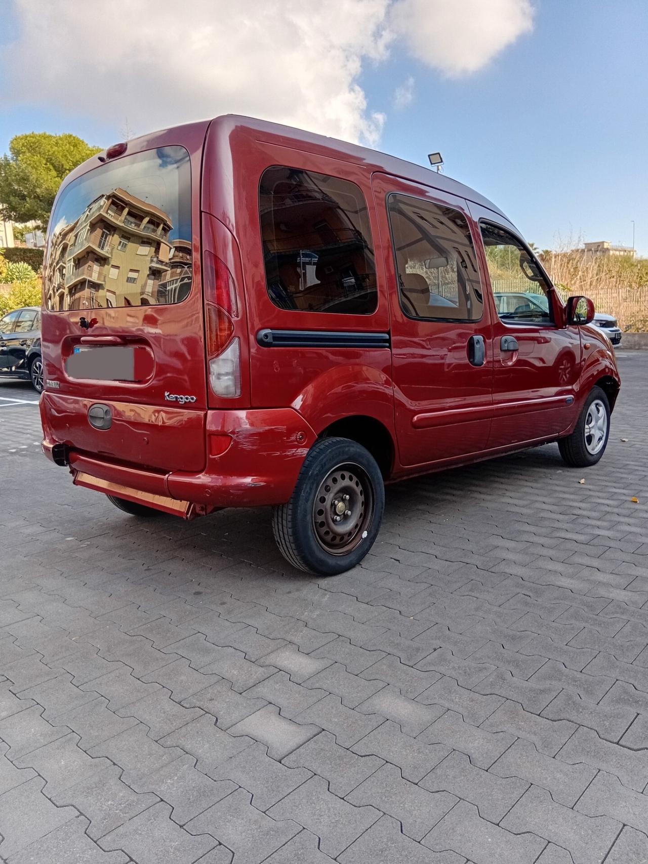 Renault Kangoo ALLESTIMENTO TRASPORTO DISABILI