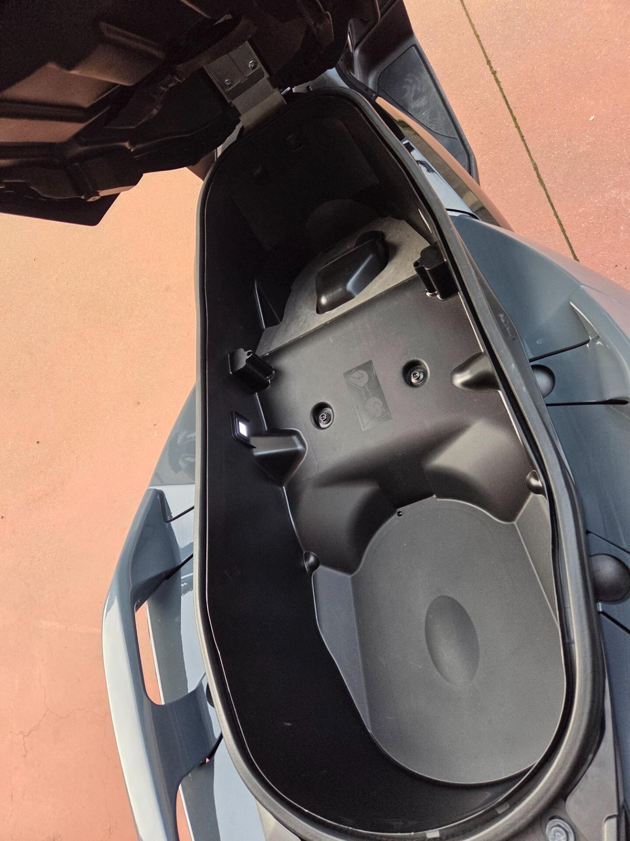 Yamaha X-Max 300 TECH MAX