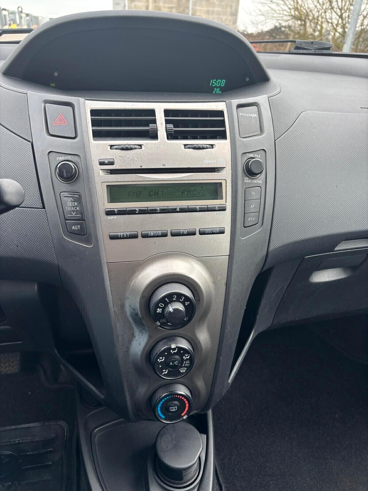 Toyota Yaris 1.0 5 porte Sol TAGLIANDATA TOYOTA CHILOMETRI CERTIFICATI