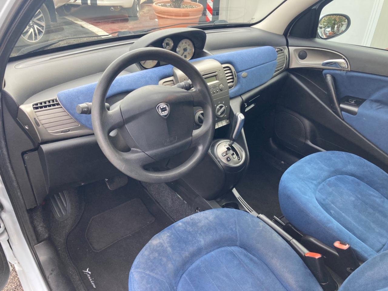 LANCIA YPSILON MULTIJET (CAMBIO AUTOMATICO)