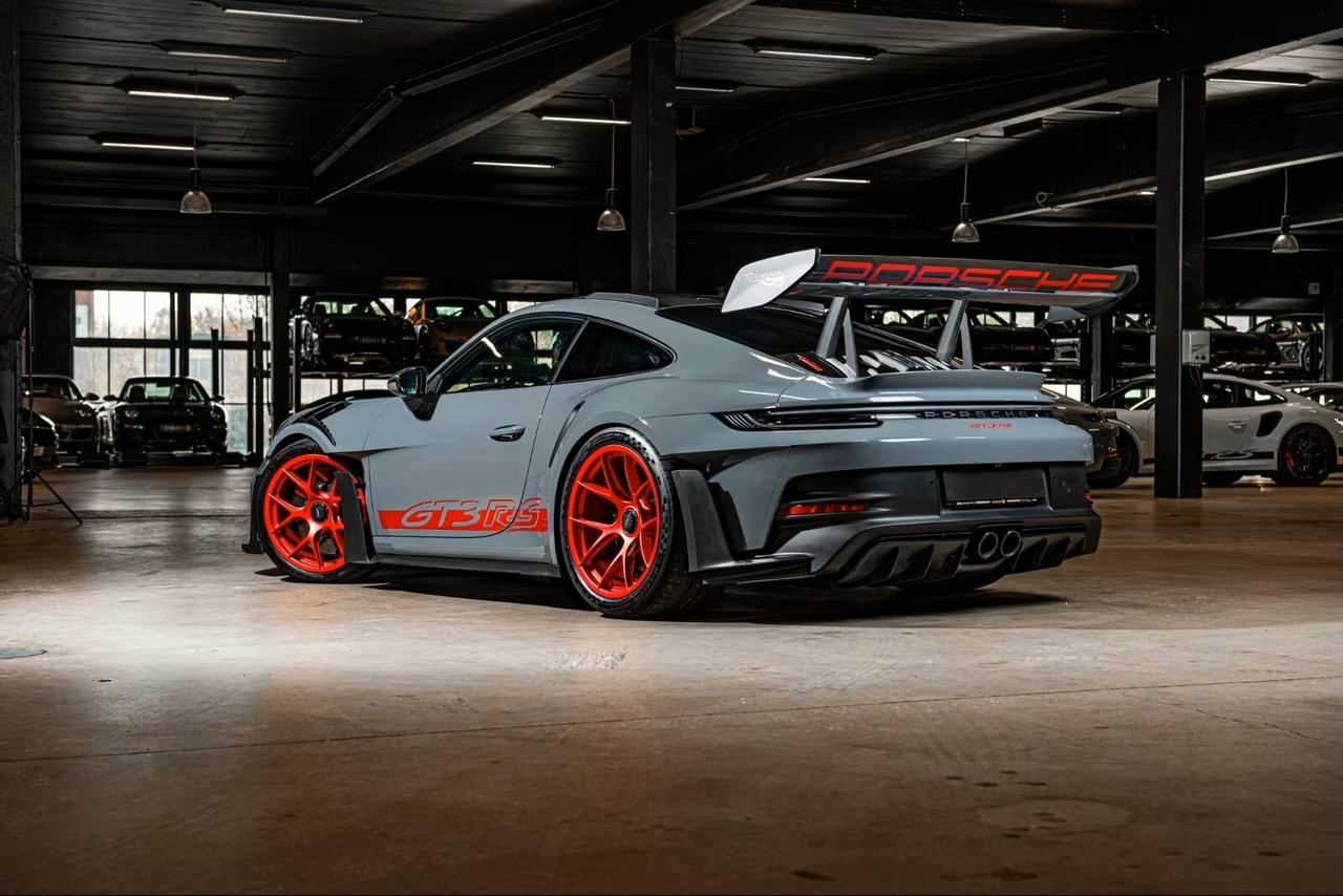 Porsche 911 GT3 RS Weissach