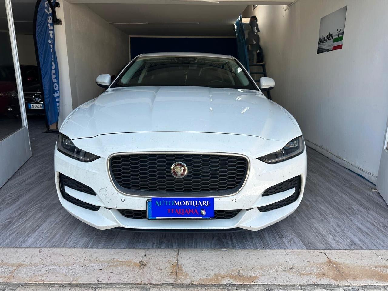 Jaguar XE 2.0 D 180 CV aut. SE