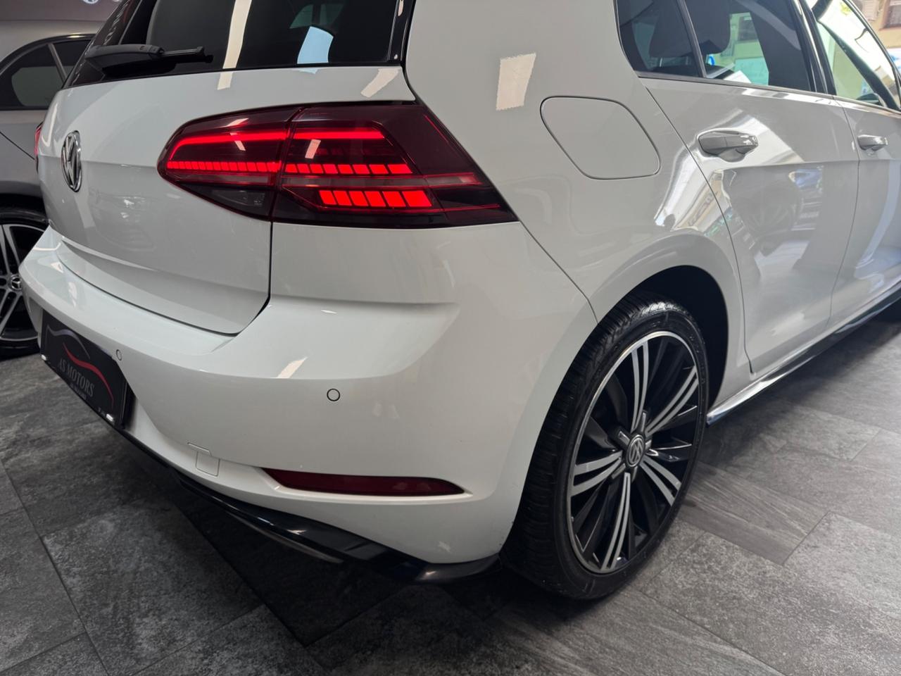 VOLKSWAGEN GOLF 7.5 2.0 TDI 150 CV DSG R-LINE