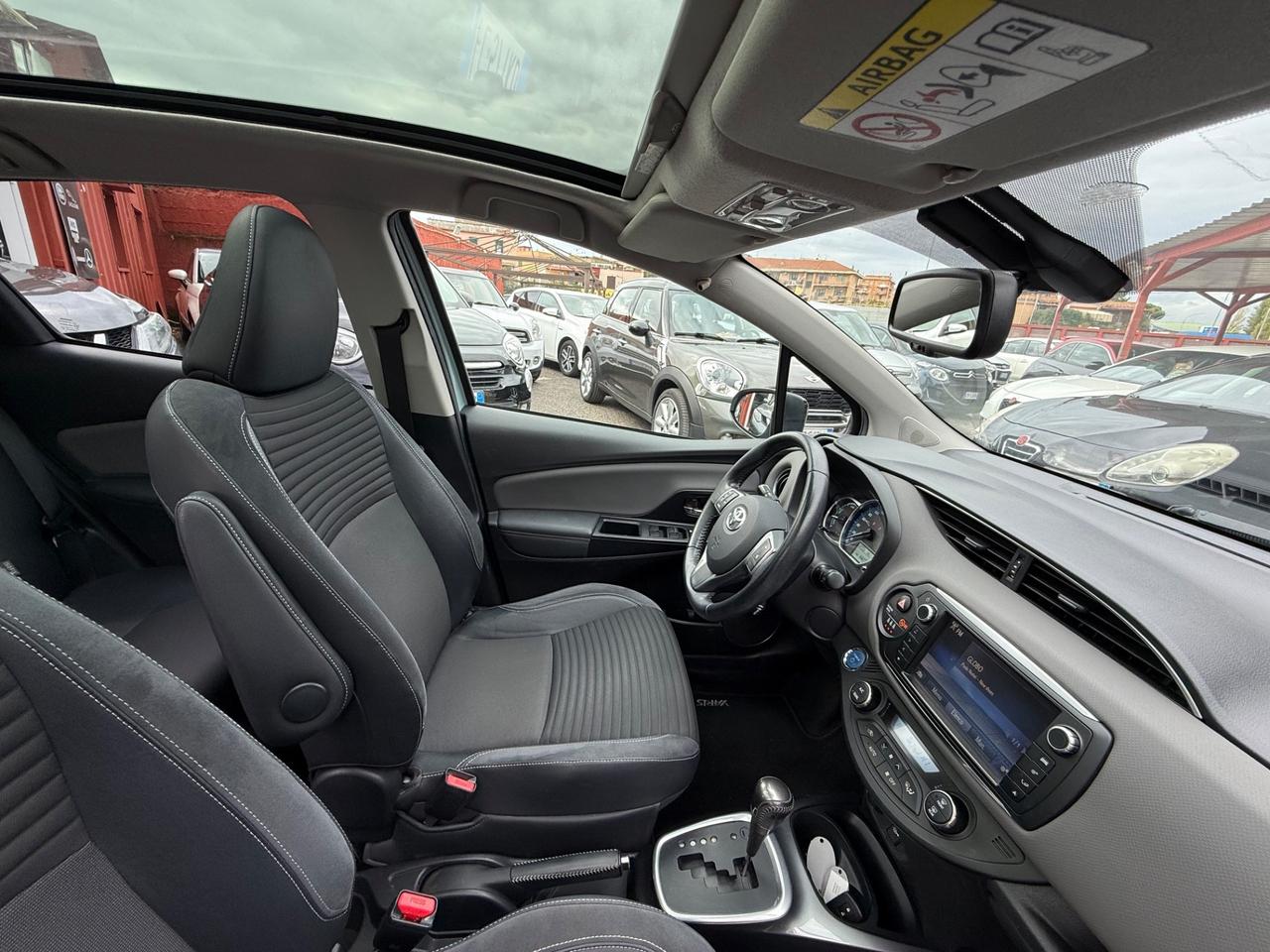 Yaris 1.5 Hybrid( 65 mila km - GLAMUR EDITION )-RATE