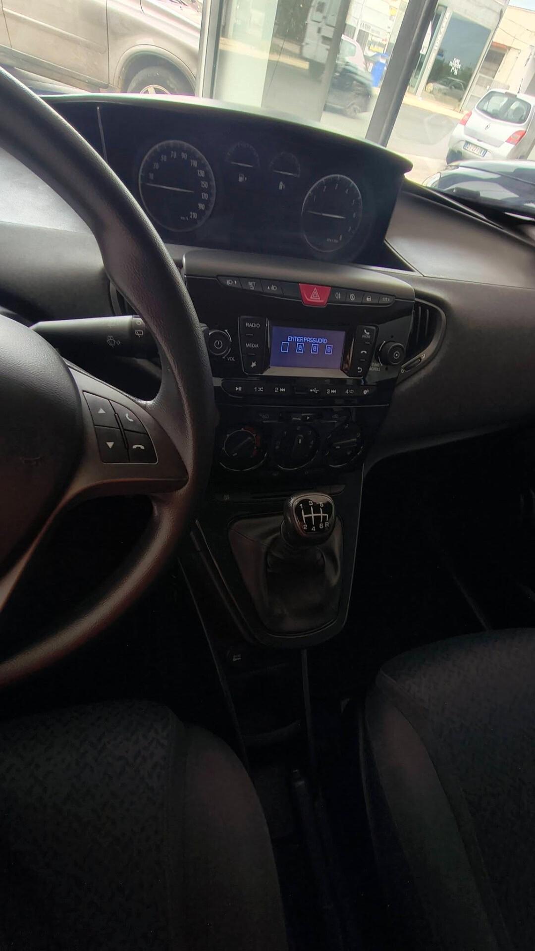 Lancia Ypsilon 1.0 FireFly 5 porte S&S Hybrid Silver Plus