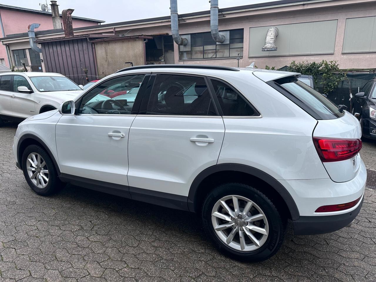Audi Q3 2.0 TDI 120 CV Business