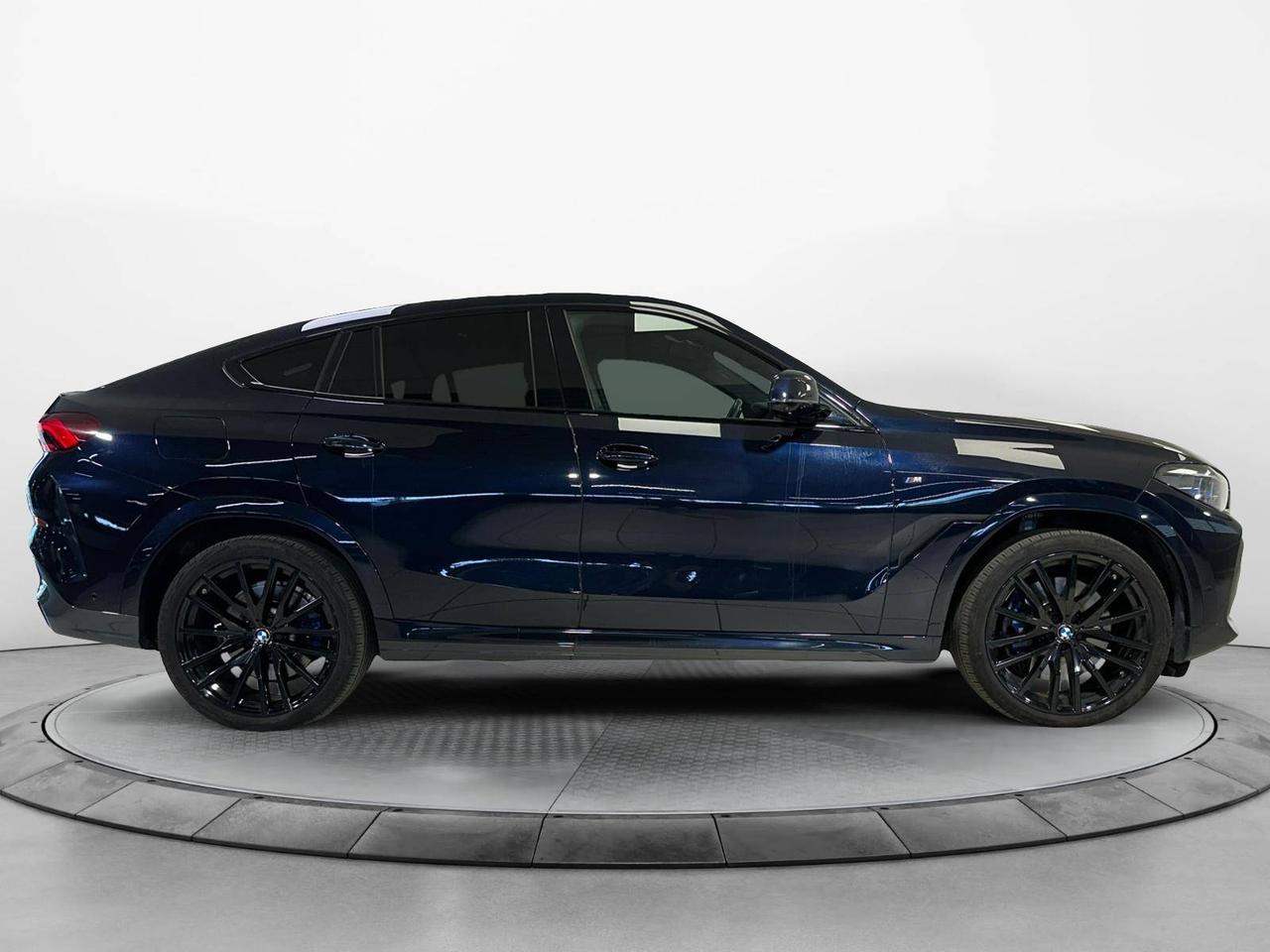 BMW X6 M50i