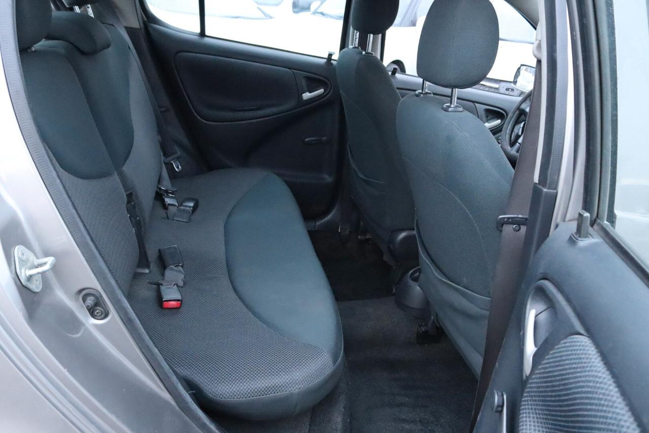 Toyota Yaris 1.4 tdi D-4D cat 5 porte Sol