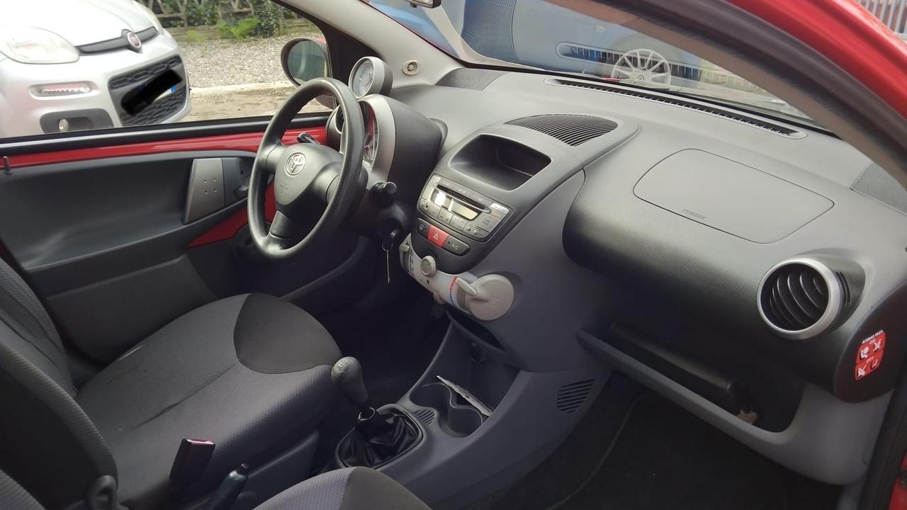 Toyota Aygo 1.0 12V VVT-i 5 porte Sol