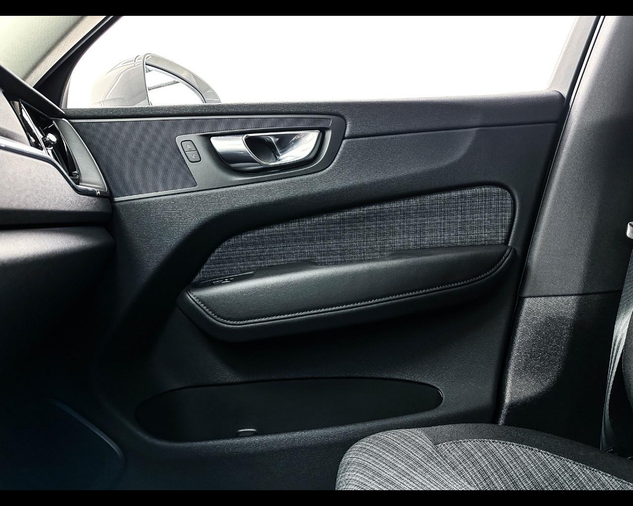 VOLVO XC60 (2017-->) - XC60 T6 Plug-in hybrid AWD automatico Core