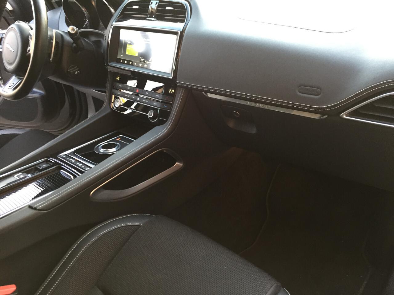 Jaguar F-Pace 2.0 D 180 CV AWD R-Sport