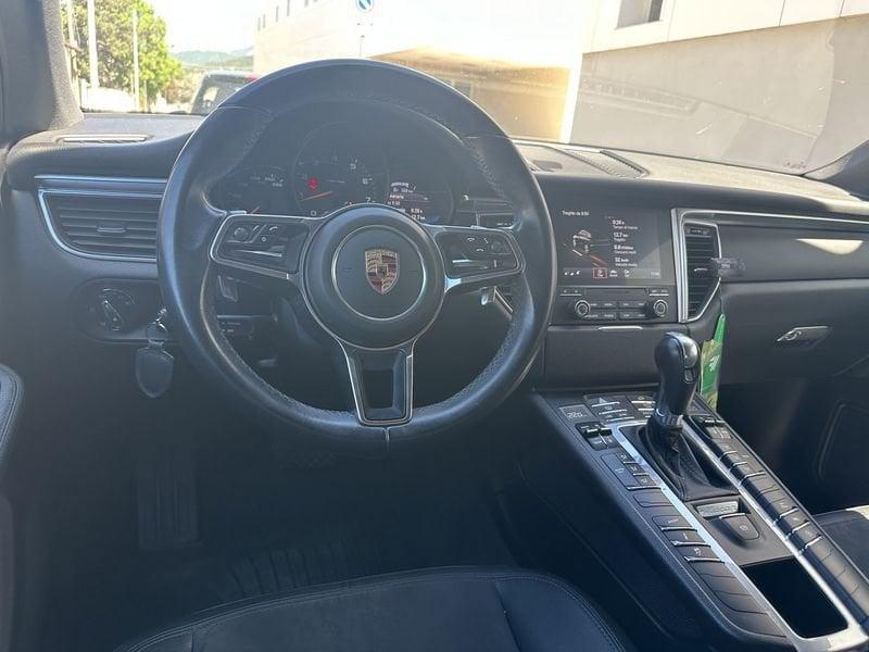 Porsche Macan -