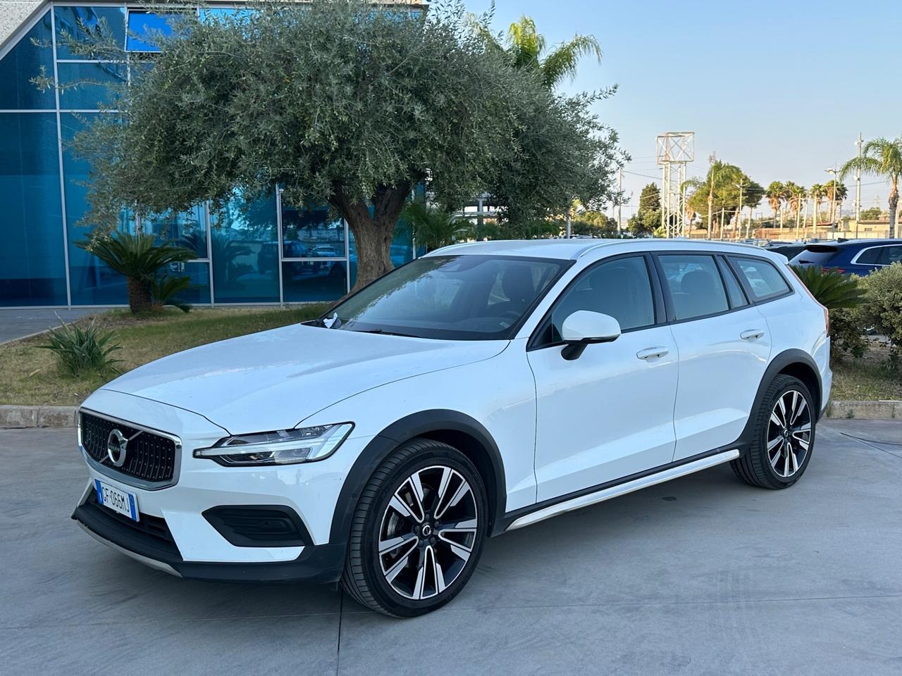 Volvo V60 Cross Country 2.0 b4 Business Pro Line awd auto
