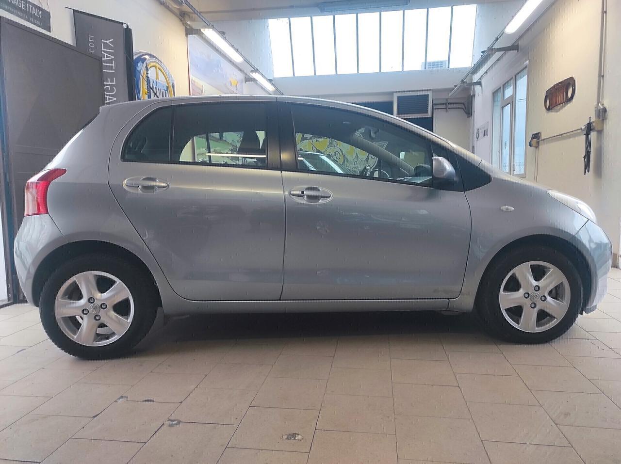 Toyota Yaris 1.0 5 porte Sol