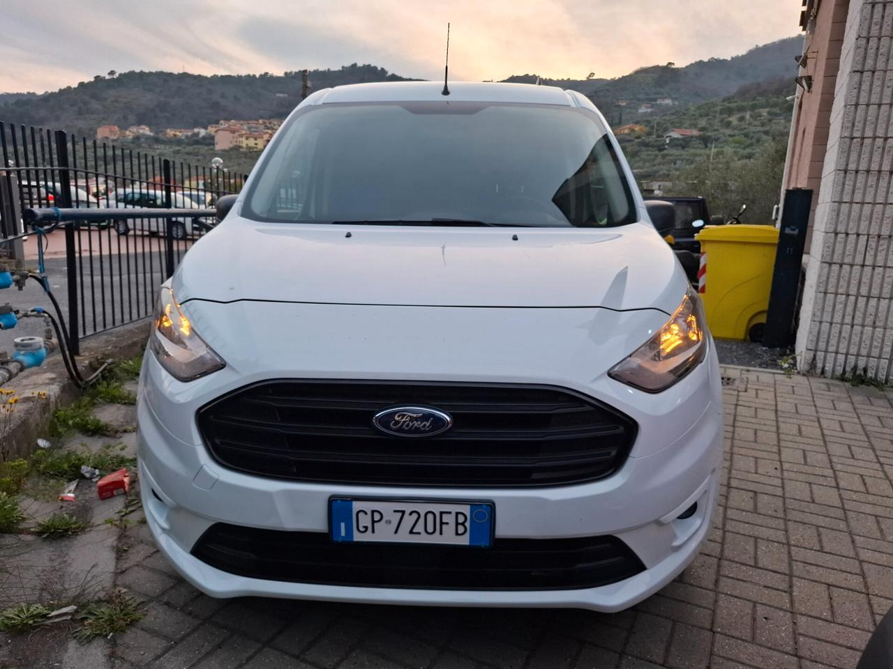 FORD TRANSIT CONNECT 1.5 EBLUE L2H1