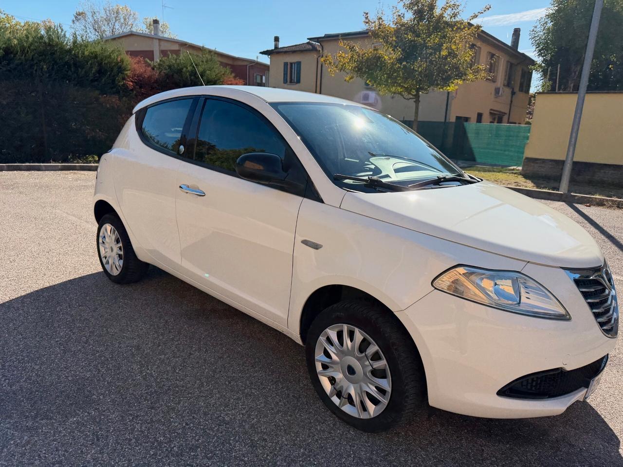 Lancia Ypsilon 0.9 Metano - NEOPATENTATI - 12 MESI DI GARANZIA -