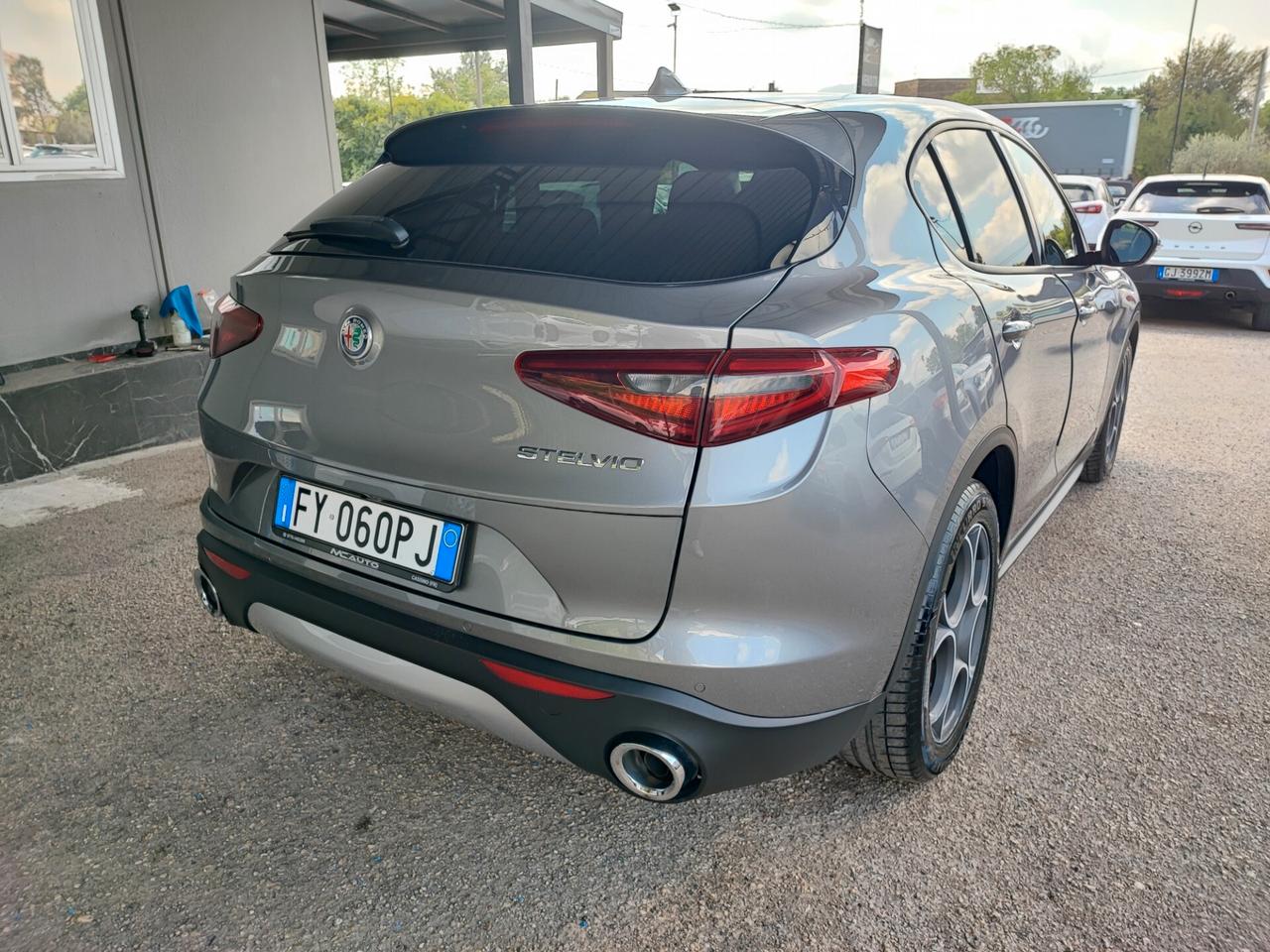 Alfa Romeo Stelvio 2.2 Turbodiesel 160 CV AT8 RWD Sport-Tech