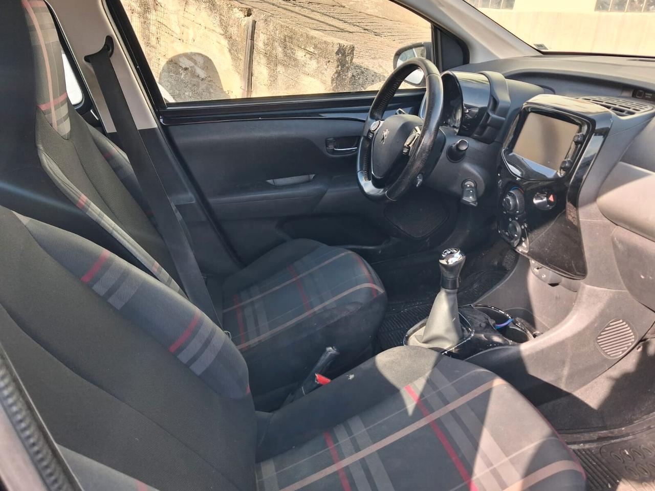 Peugeot 108 VTi 82 CV 5 porte Allure