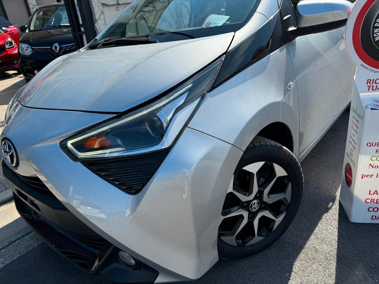 Toyota Aygo Connect 1.0 VVT-i 72 CV 5 porte x-cool MMT AUTOMATICA