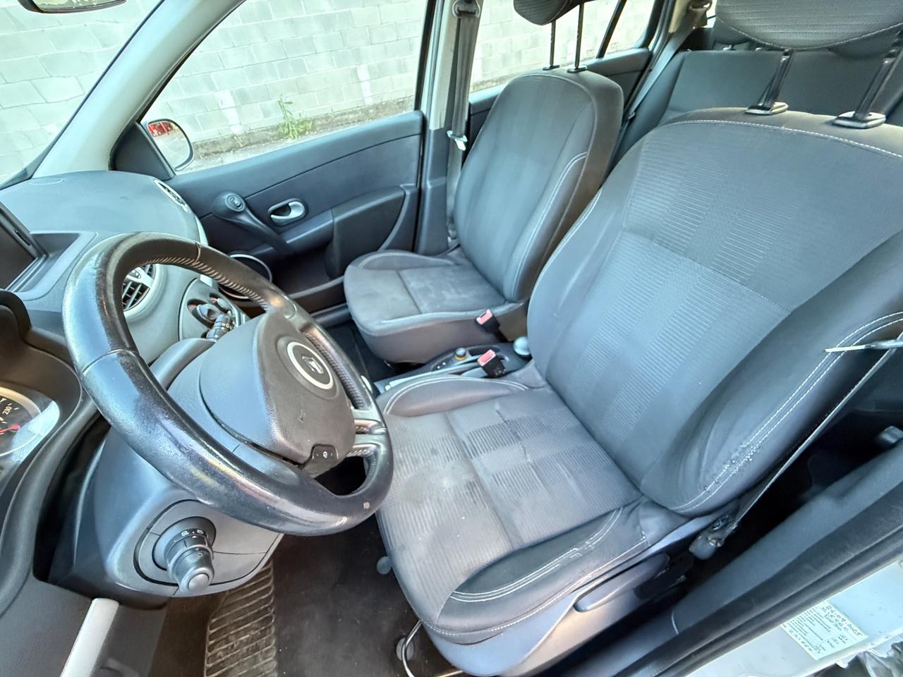 Renault Clio 1.2 16V 5 porte Confort