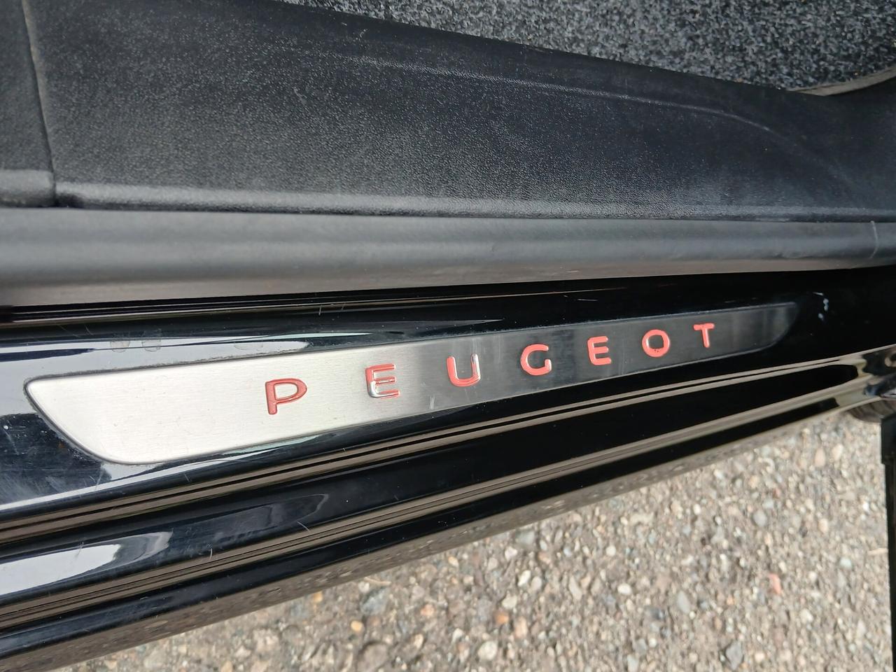 Peugeot 208 GT LINE