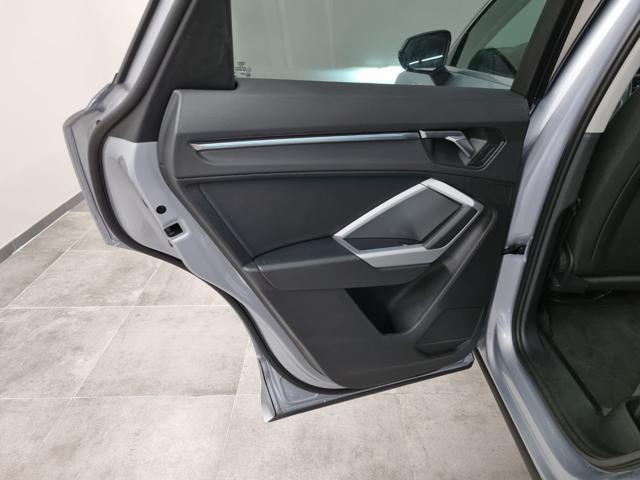 AUDI Q3 35 TFSI Business Advanced