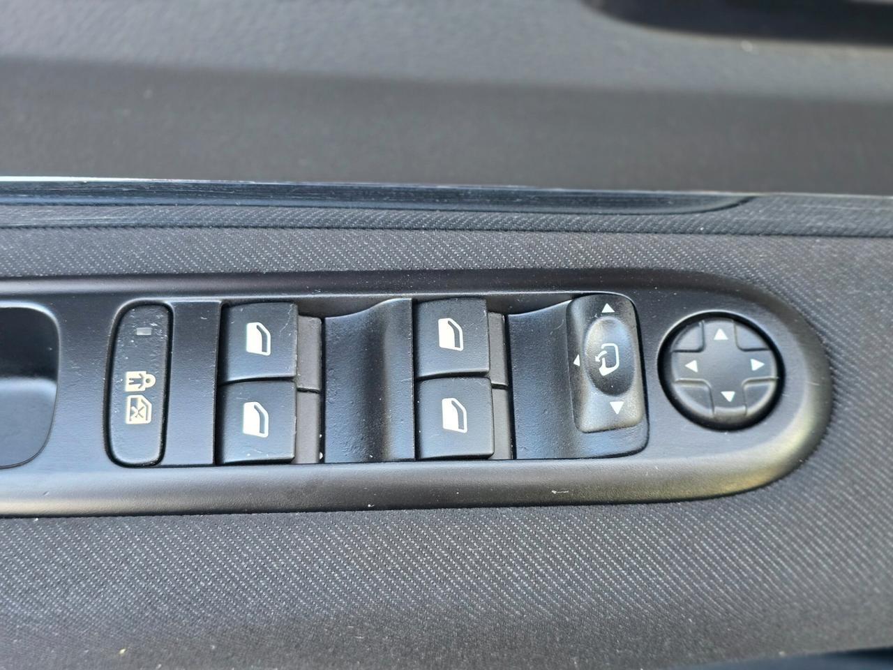 PEUGEOT 5008 TECNO 1.6 HDI 2012 NUOVISSIMA