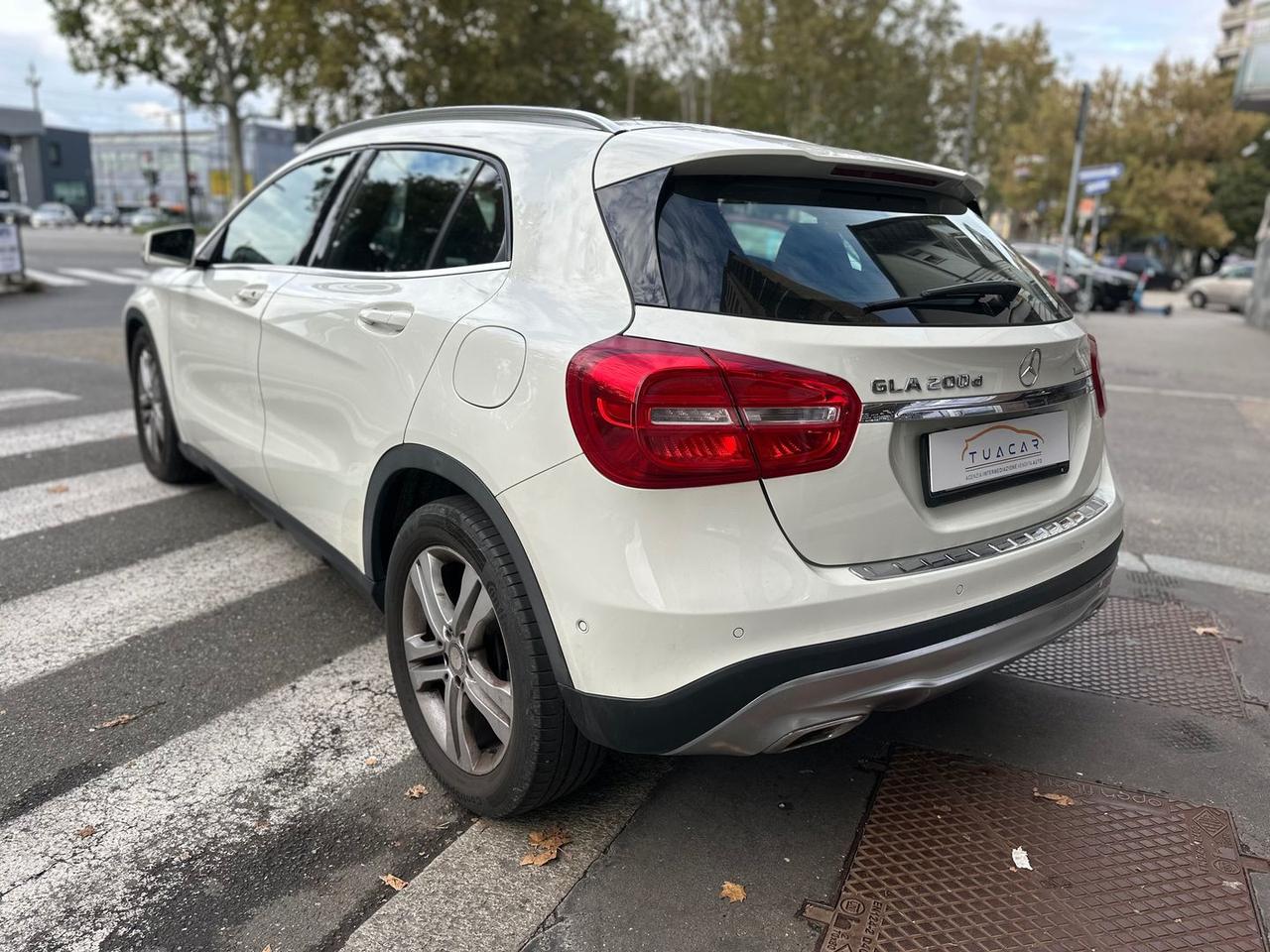 Mercedes-Benz GLA 200 Sport GLA 200 D