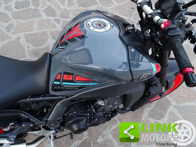 YAMAHA MT-09 -