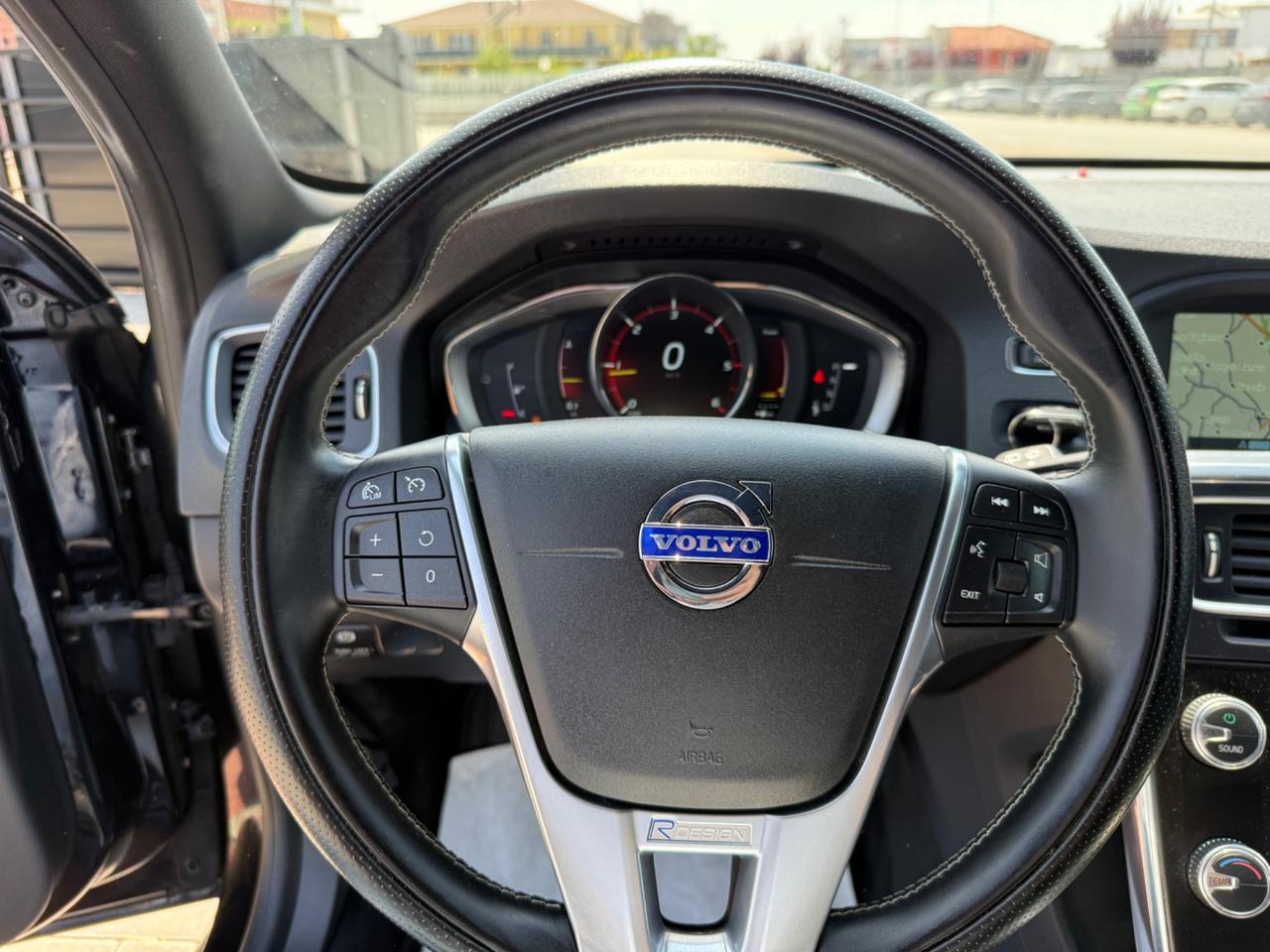 Volvo V60 D4 Geartronic R-design-181CV UNIC PROPRIETARIO