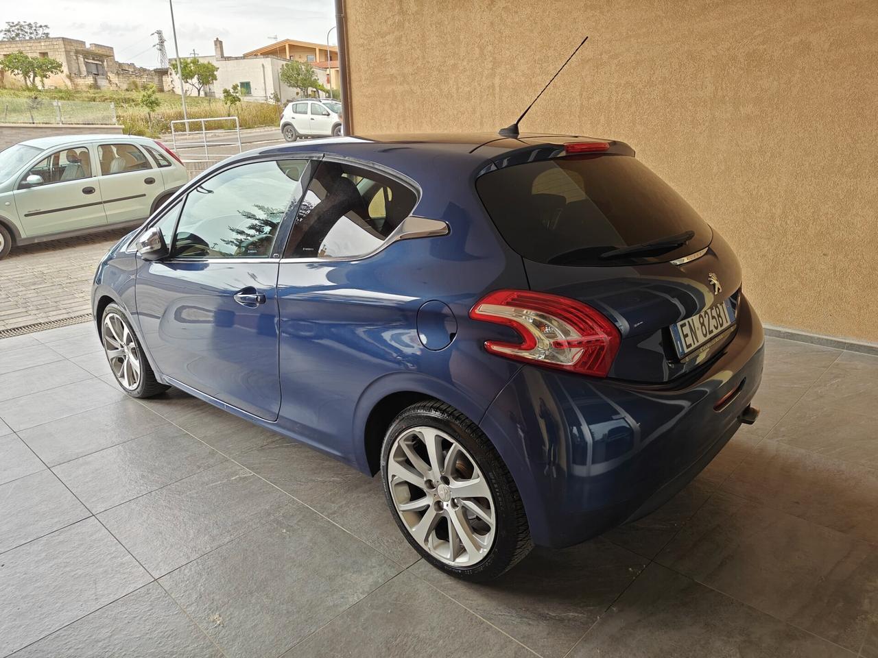 Peugeot 208 1.6 e-HDi 92 CV Stop&Start 3 porte Allure