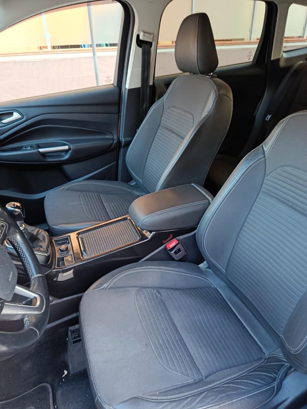 Ford Kuga 2.0 TDCI 150 CV S&S 4WD Powershift Titanium