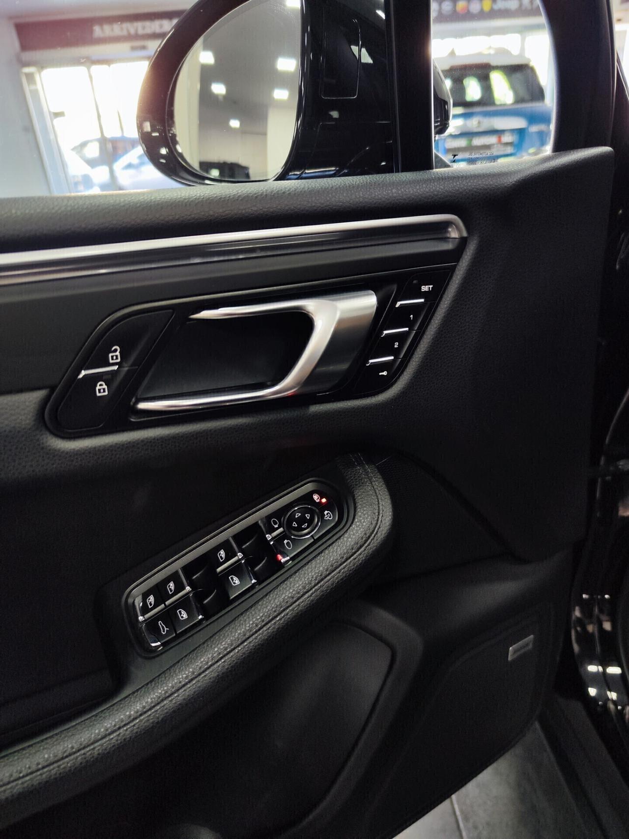 Porsche Macan 2.0 245cv Tetto Led