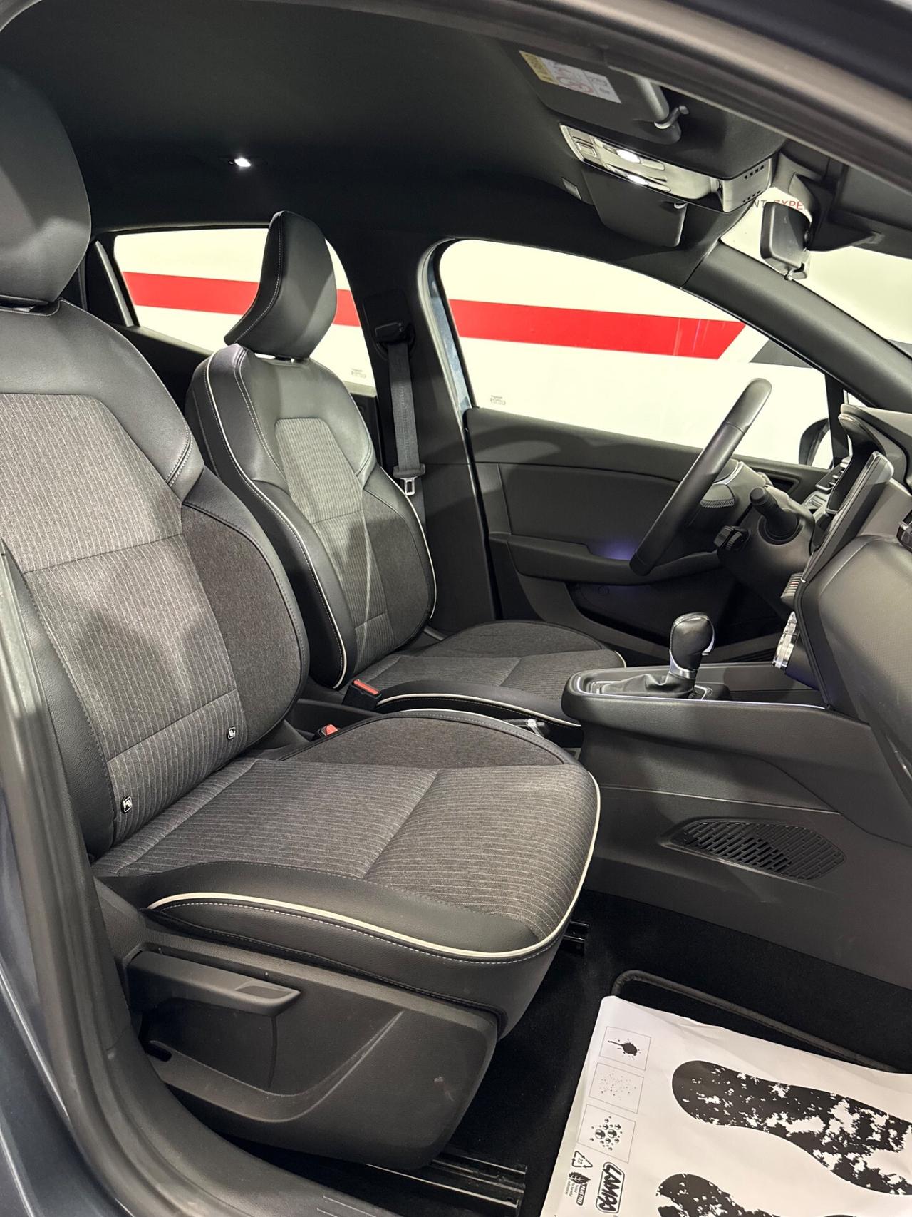 Renault Clio Full Hybrid E-Tech 140 CV 5 porte Intens