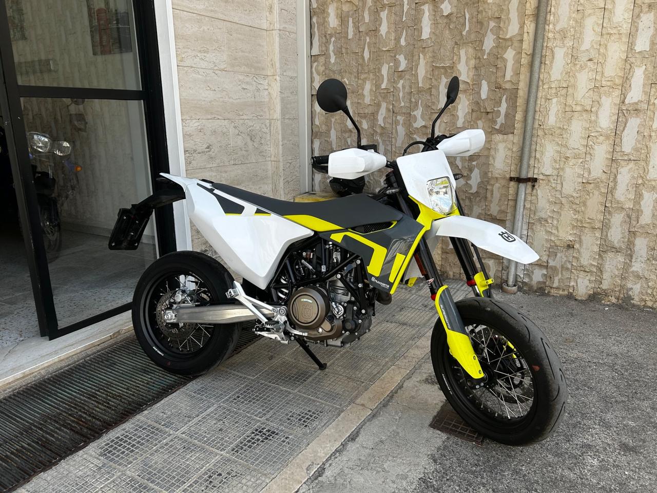 Husqvarna 701 Supermoto
