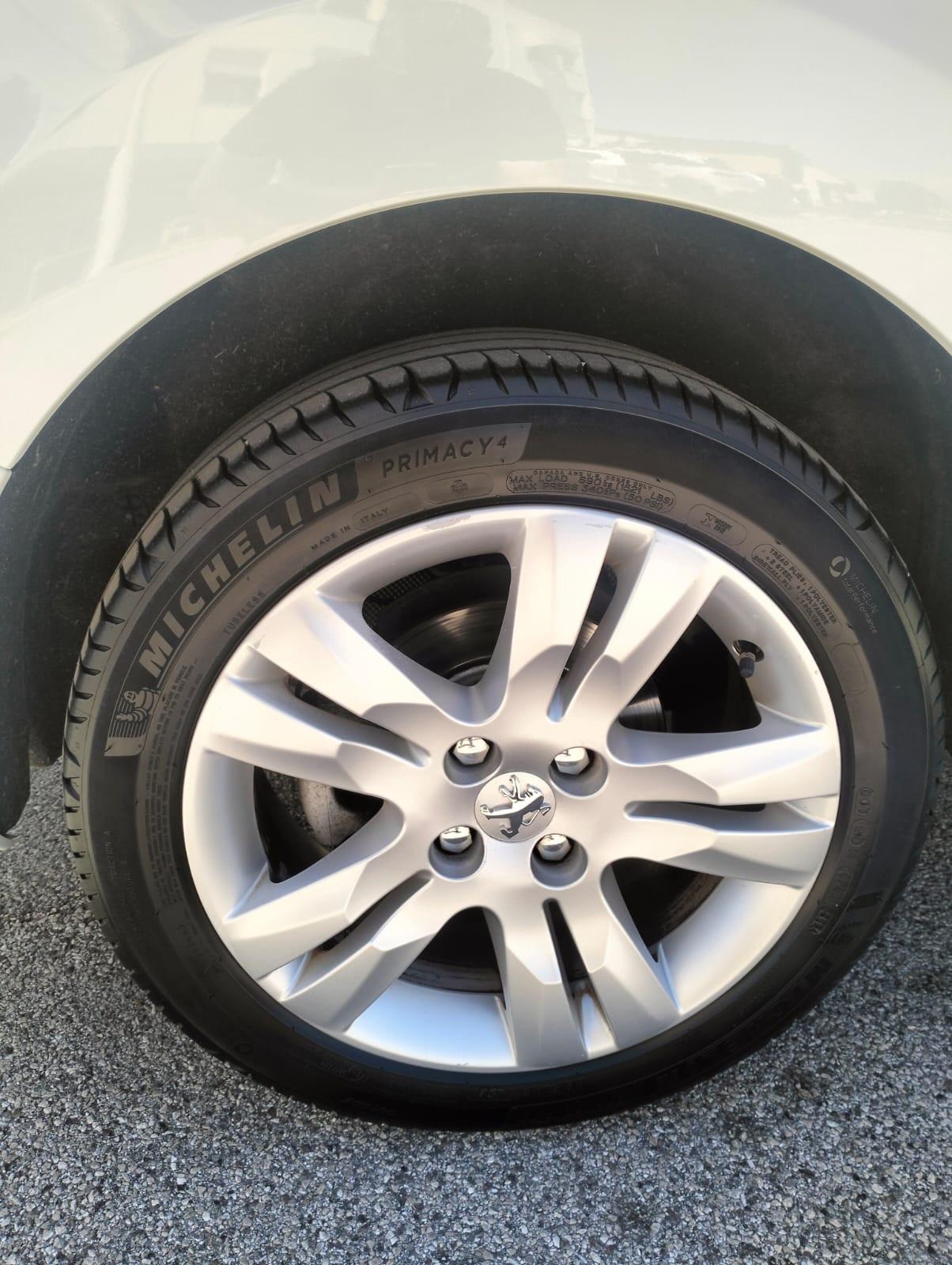 Peugeot 5008 2.0 HDi 150CV Allure 7 POSTI