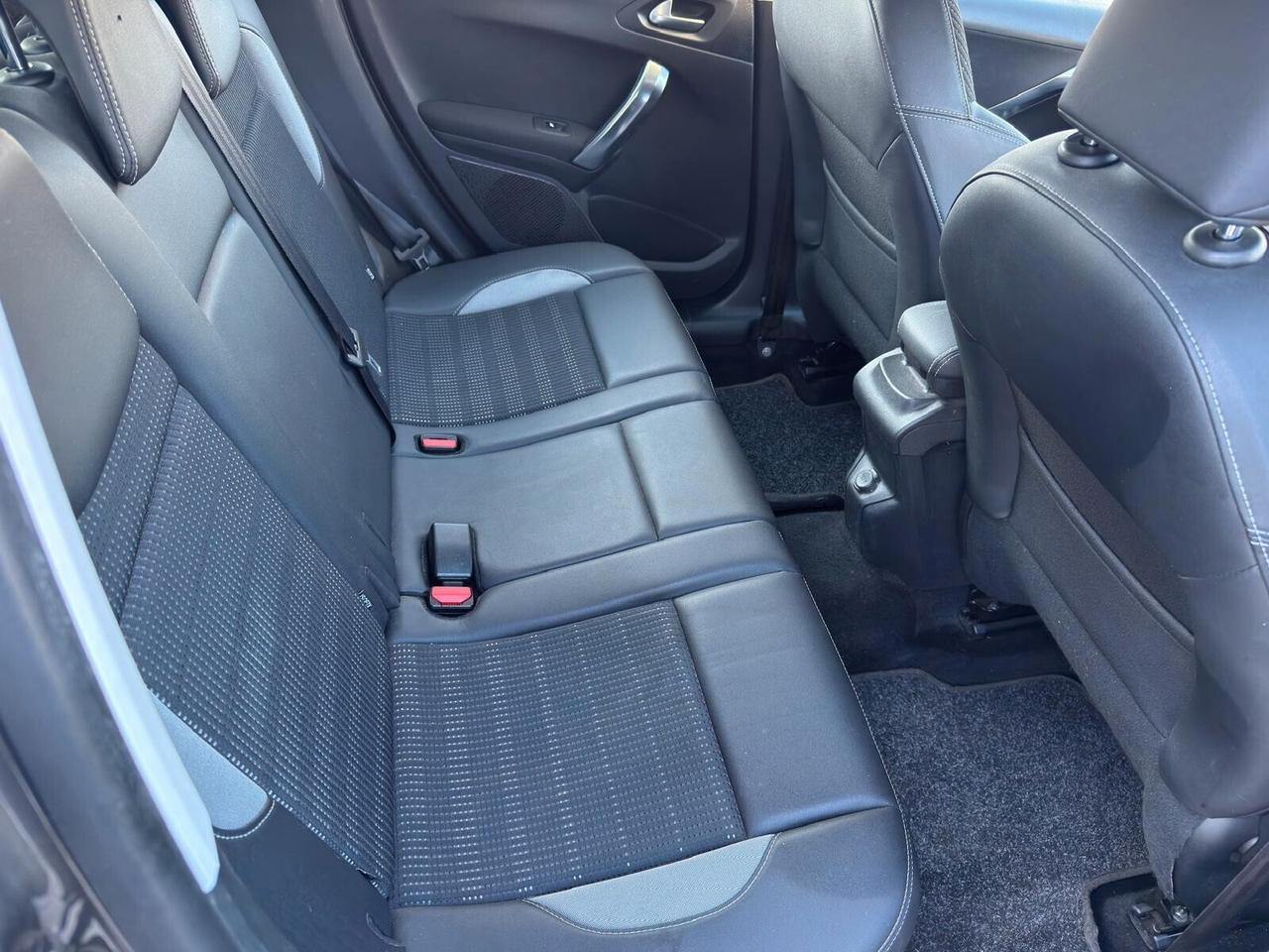 Peugeot 2008 1.6 e-HDi 92 CV Automatica Allure