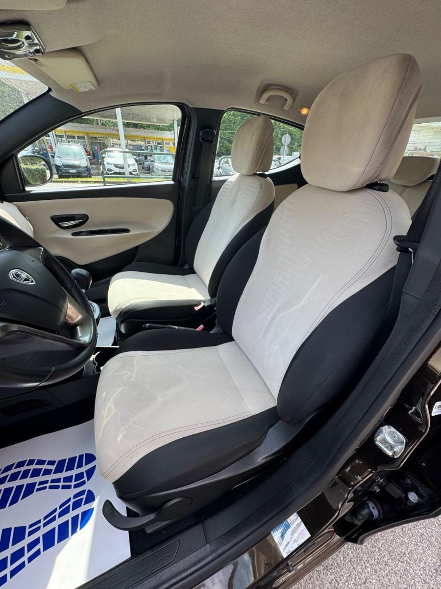 LANCIA - Ypsilon - 1.2 69 CV 5 porte GPL Ecochic Silver NEOPATENTATI