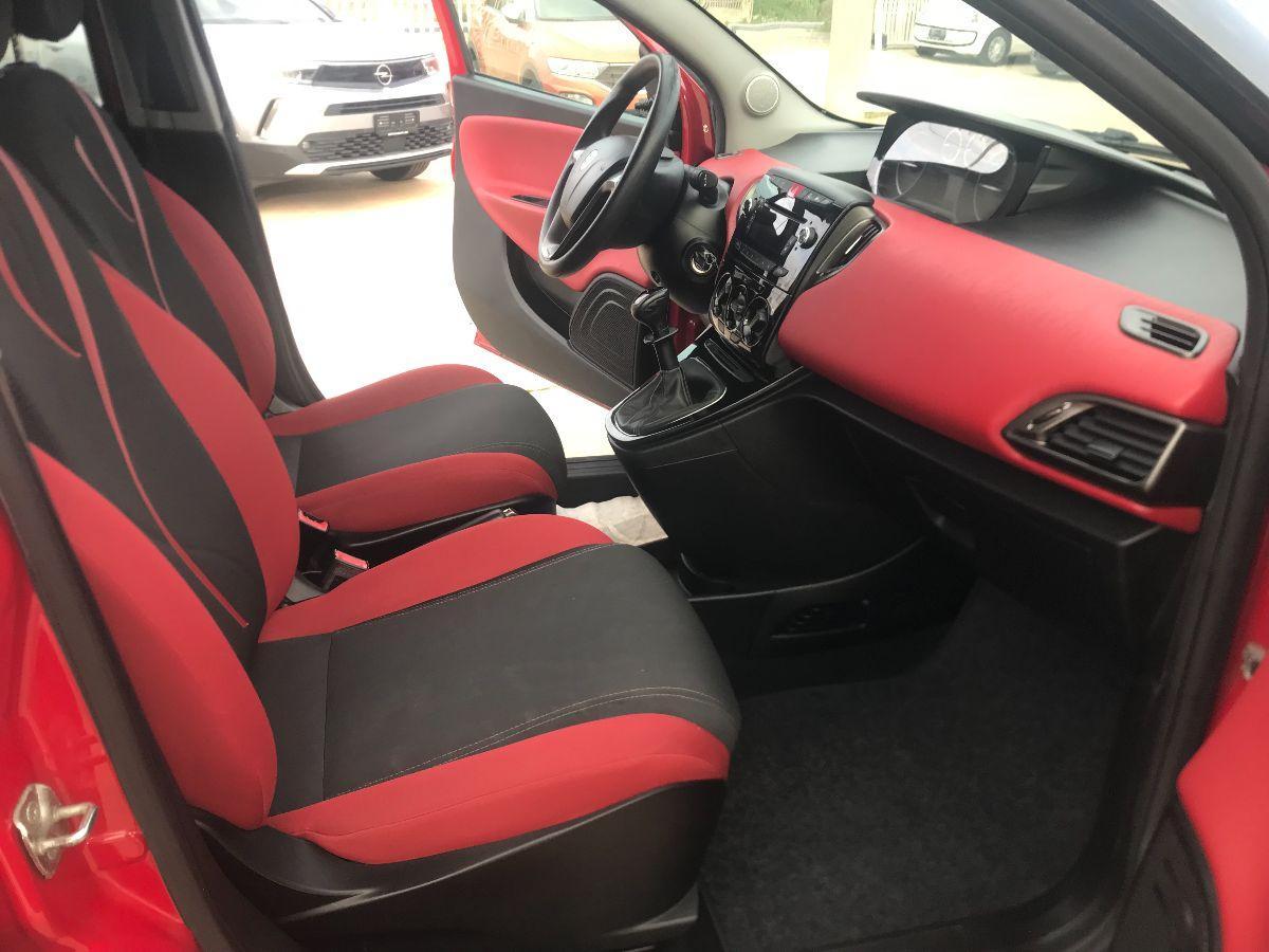 LANCIA Ypsilon 1.2 69 CV 5 porte S&S Black&Red