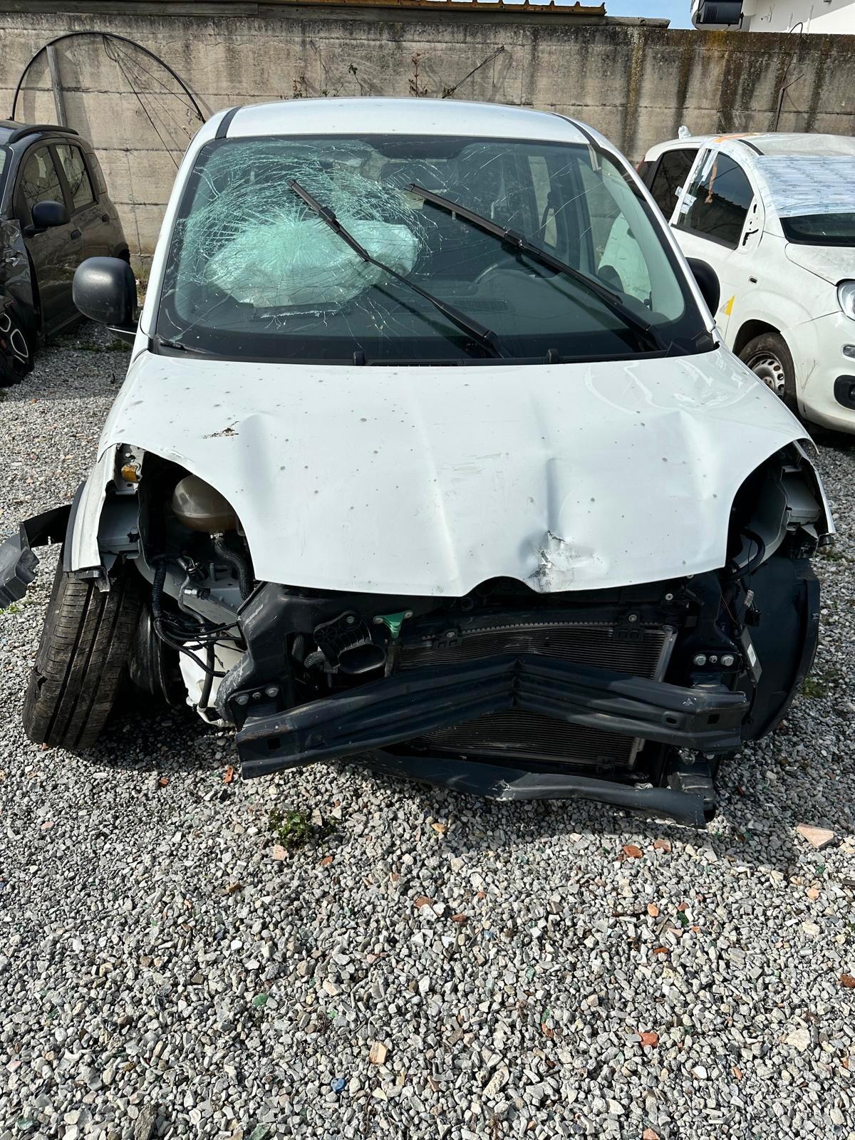 Fiat Panda 1.0 Hybrid 05/2023 sinitrata