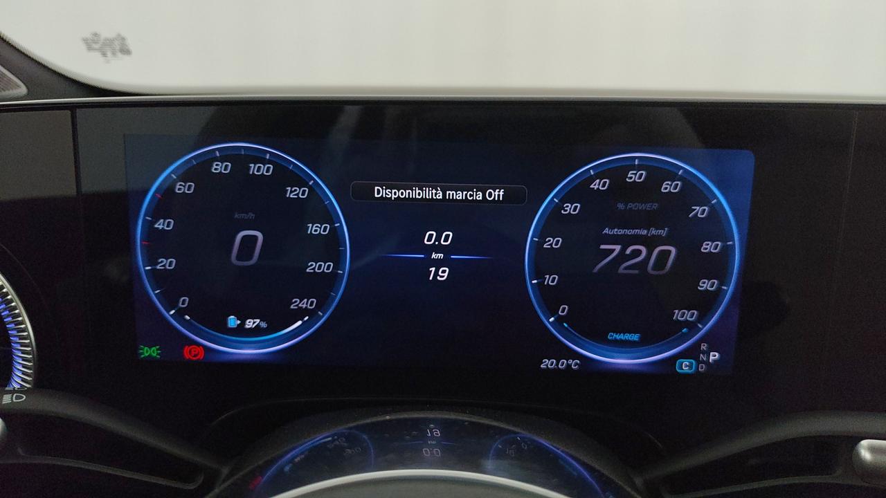 Mercedes-Benz CLA 250+ con tecnologia EQ