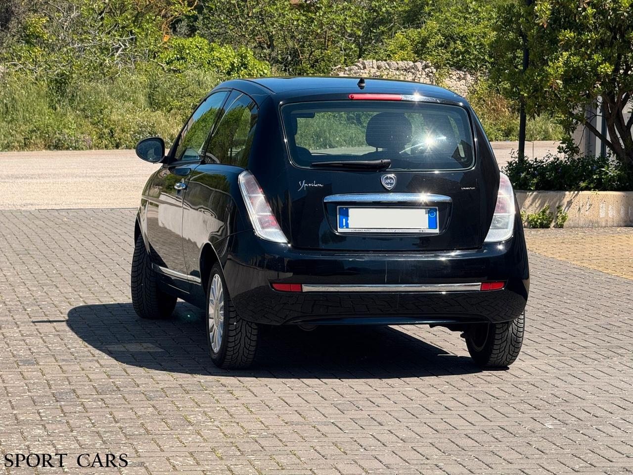 Lancia Ypsilon 1.3 MJT 75 CV Unyca