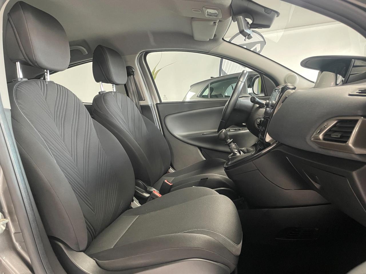 Lancia Ypsilon 1.0 FireFly 5 porte S&S Hybrid Gold